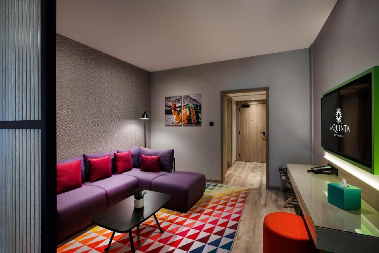 Junior Suite 1 King Bed Complimentary Transfer to La Mer Beach Dubai Mall or Burj Khalifa Metro Station,1098934167:JPEG