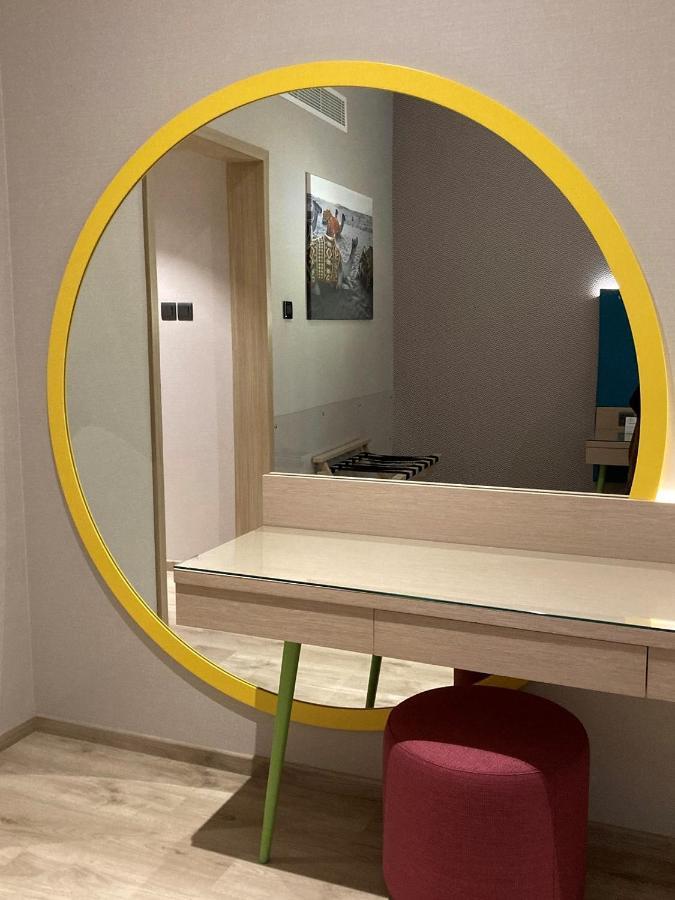 Economy Room 1 King Bed Complimentary Transfer to La Mer Beach Dubai Mall or Burj Khalifa Metro Station,1187709382:JPEG