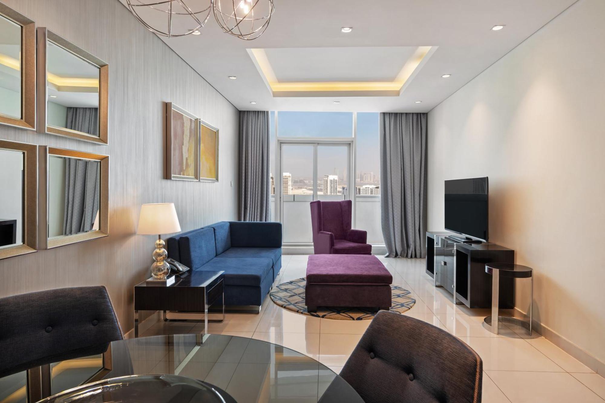 Two Bedroom Suite with Private Balcony - City Skyline View,518551251:JPEG