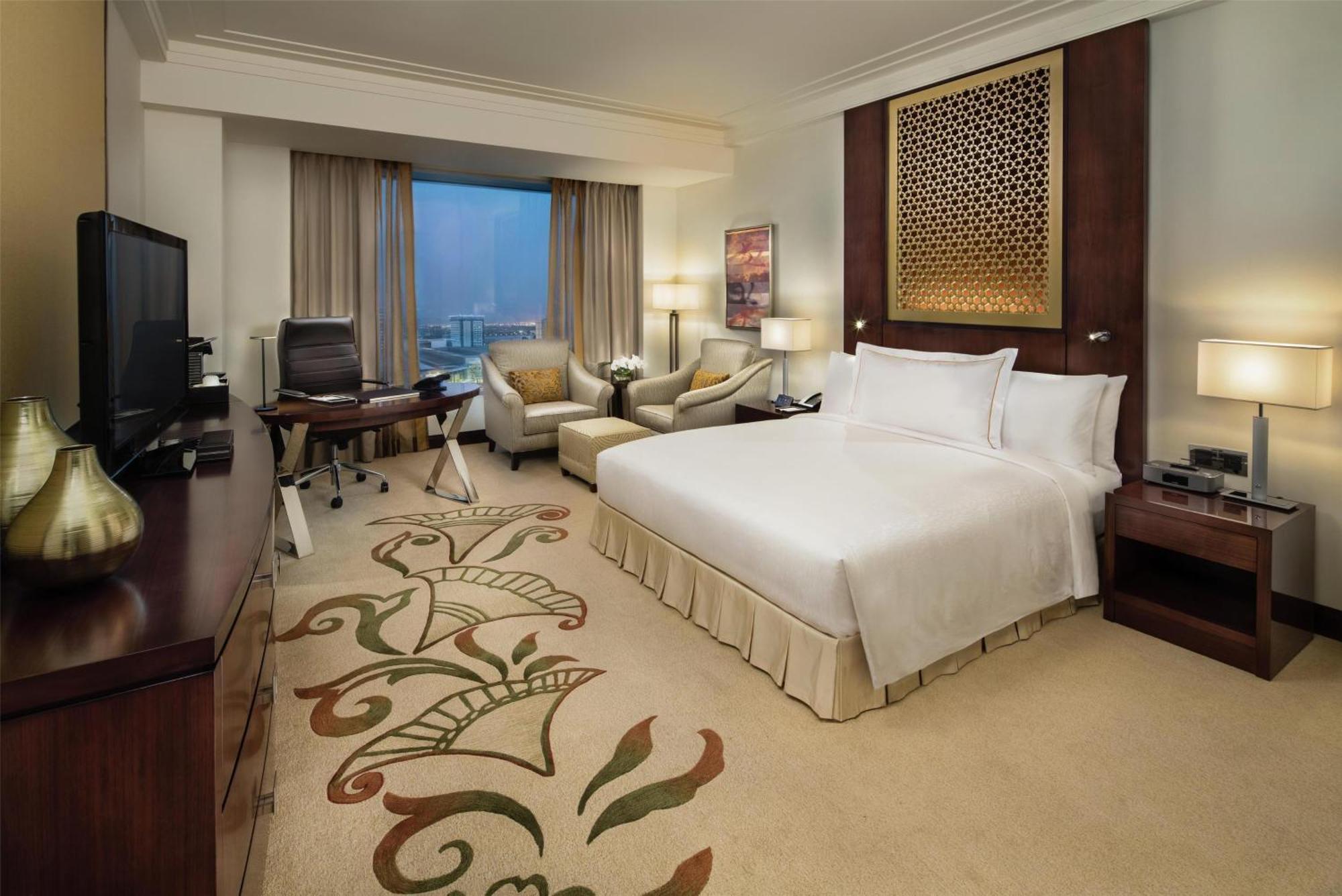 Deluxe King Room Skyline View,1697998691:JPEG