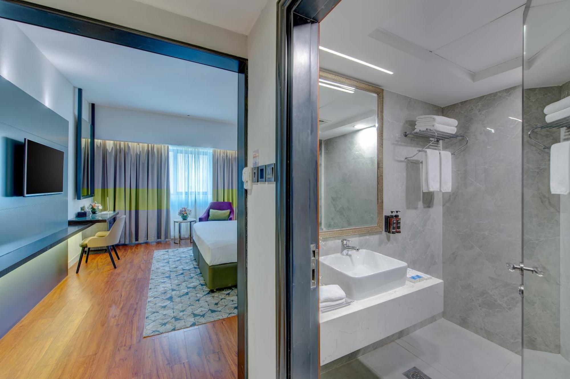 Junior King Suite Non-Smoking