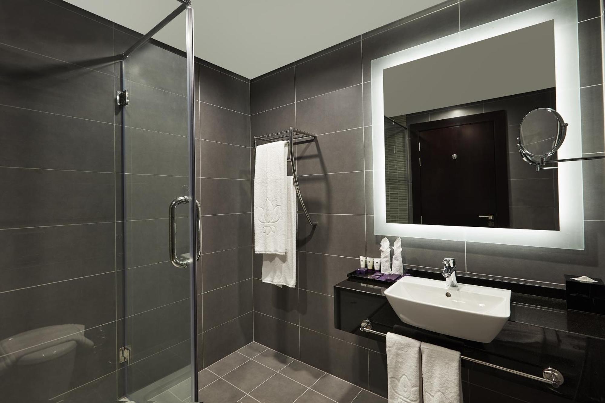 Camera Standard con Vista Canale - 20% di Sconto su Servizio Lavanderia e Cibo e Bevande, Esclusi i Piatti di Punta, e 10% di Sconto sulla Spa
